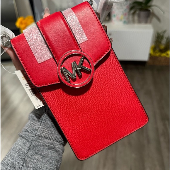 SOLD🤍MICHAEL KORS Carmen small phone holder crossbody bag ♥️ - Picture 11 of 12